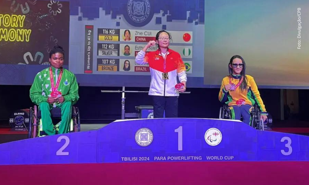 Beneficiada pelo Bolsa Atleta é destaque em copa do mundo de halterofilismo