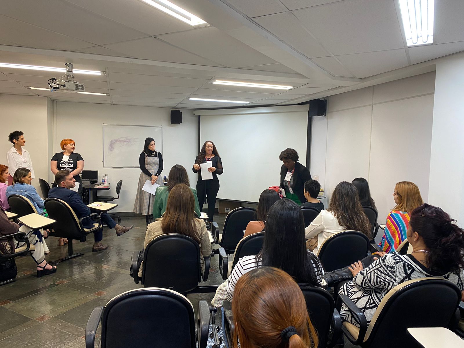 Mulheres cadastradas no A Vez Delas participam de workshop promovido pelo Hermes Pardini