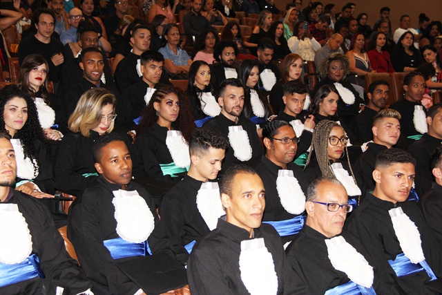 Emoção marca solenidades de formatura de 140 alunos da Utramig